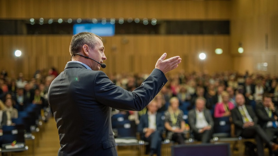 Από το Χάος στην Ανάπτυξη: Πραγματικές Ιστορίες Ψηφιακού Μετασχηματισμού 